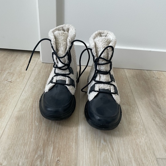 Women's Explorer II Joan Cozy Faux Shearling Boots - Picture 4 of 5